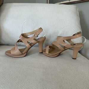 NATURALIZER Dee Platform Sandal, Size 9M in Excellent Condition! Never worn!